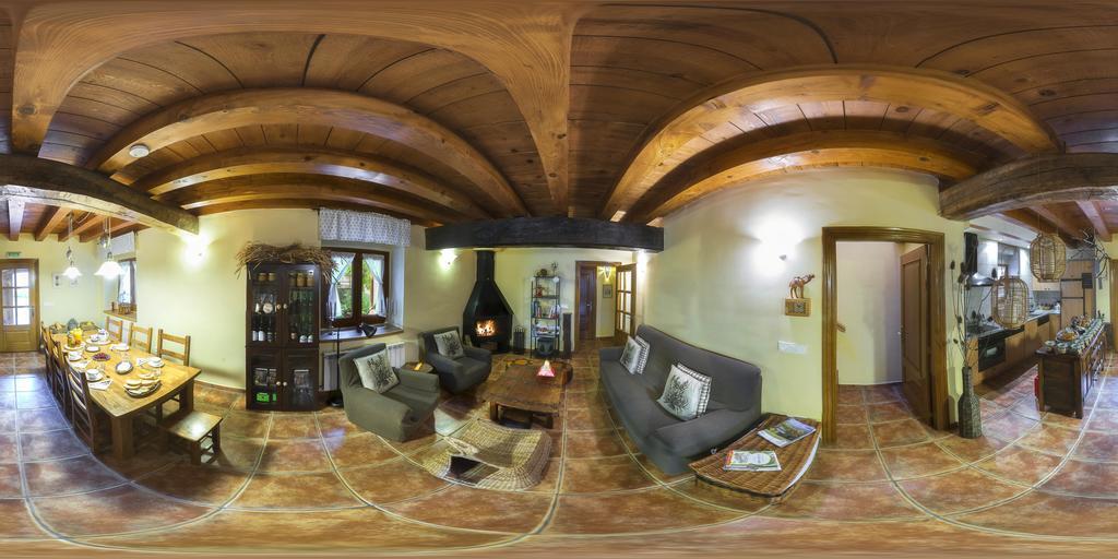 Ekolanda Guest House Esnoz Екстериор снимка