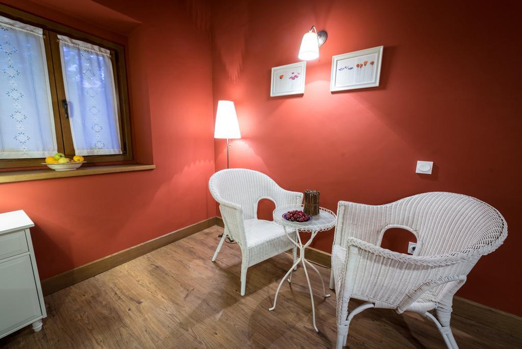 Ekolanda Guest House Esnoz Стая снимка