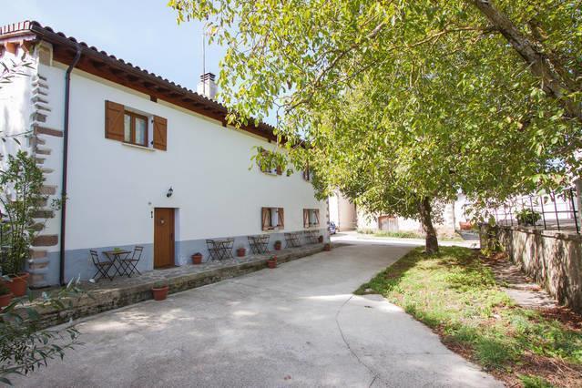 Ekolanda Guest House Esnoz Екстериор снимка