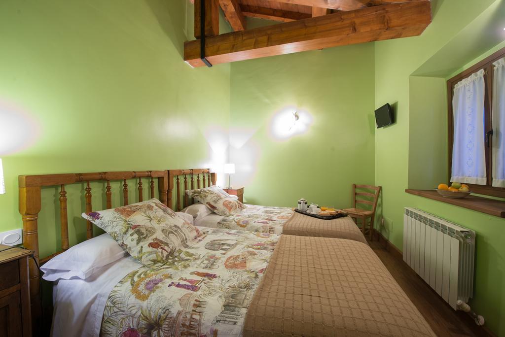 Ekolanda Guest House Esnoz Стая снимка